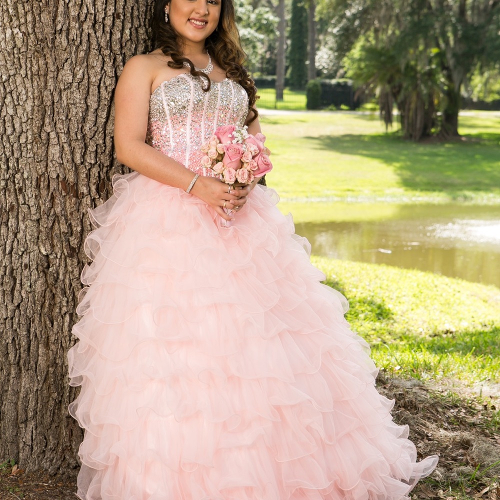 Beautiful prom or quinceañera dress 🌸💃🏻👑